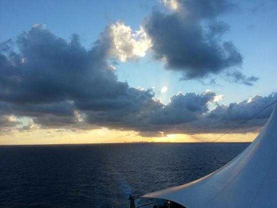 Blick auf die Skyline von Miami vom Kreuzfahrtschiff