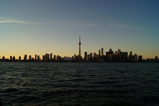 Blick auf die Skyline von Toronto in der Dämmerung