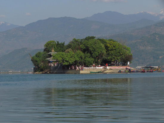 Insel mit Varahi-Mandir-Tempel