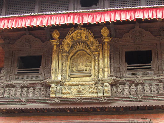 mit goldenem Fenster