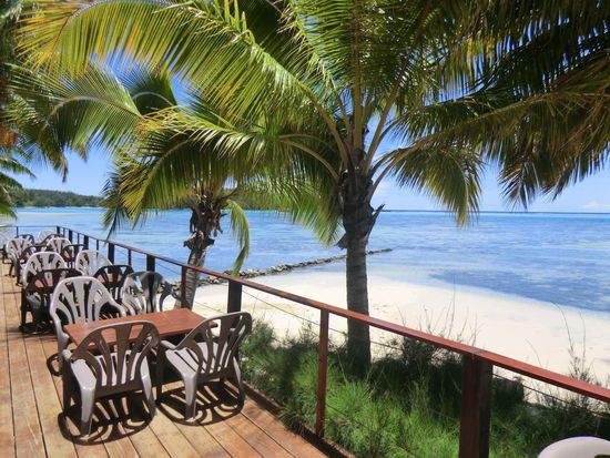 Lunchterrasse des Hotel Tipaniers, auch ein perfekter Schnorchelplatz