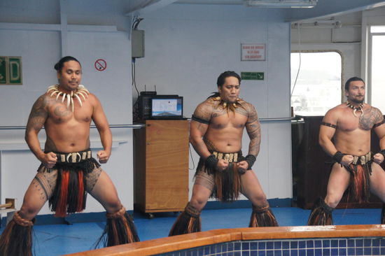 Die Aranui Band begrüsst uns an Bord. Die Seemänner werden künftig das Unterhaltungsprogramm bestreiten!