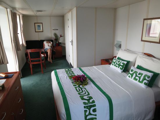 Die Suite E---leider nicht unsere!
Da gibt es einen Balkon mit 2 Liegebetten und einen kl. Tisch und 2 Stühle