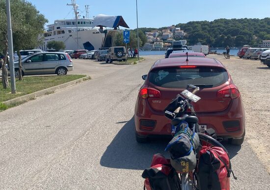 Anstellen an der Fähre