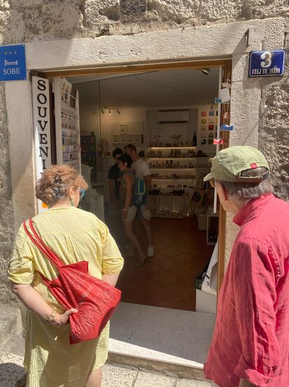 Mein Zimmer über einem kleinen Laden