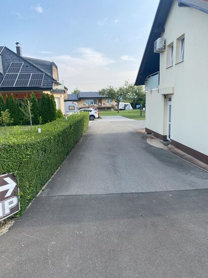 Einfahrt zum Camping