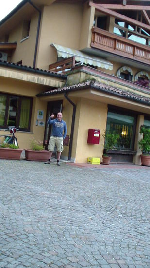 ....vor der Herberge in Follina