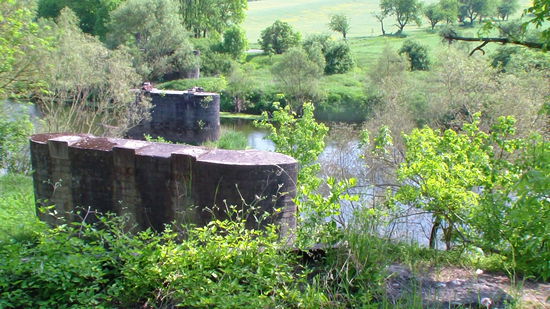 .....alte Brückenpfeiler über die Werra !