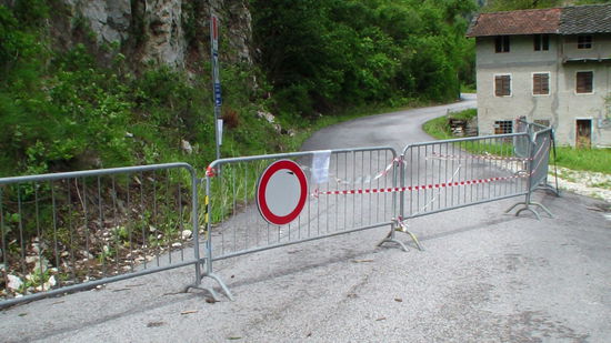 ...Straße gesperrt!!!!!!!!!!!!!!!!