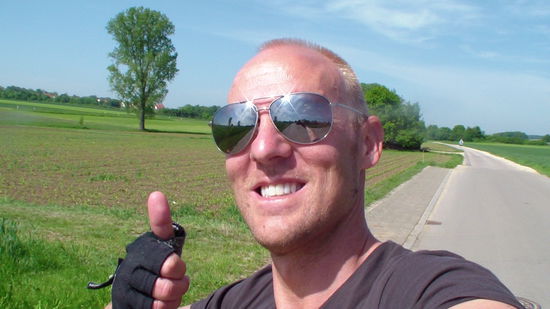 ....Spinner am Straßenrand  