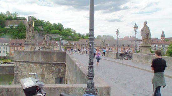 ..Würzburg. Brücke über den Main