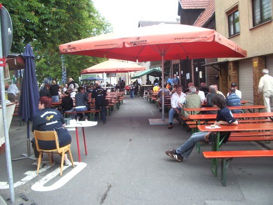 ...quer durchs Dorfschützenfest..