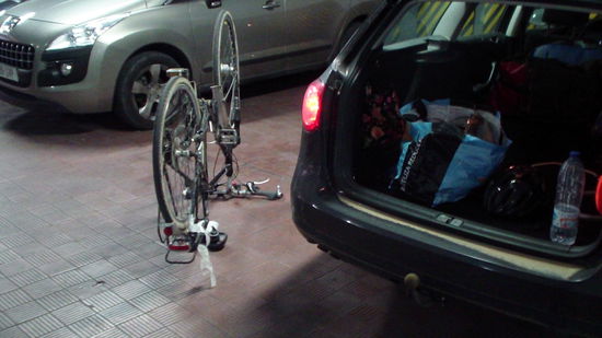 Fahrrad ins Auto verstaut