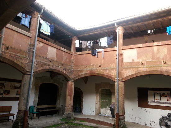 Innenhof mit Wäsche