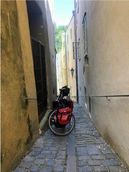 ich fuhr in Passau durch enge Gassen.