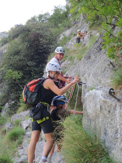 So ein einfacher Klettersteig bedeutet Spaß für die ganze Familie.