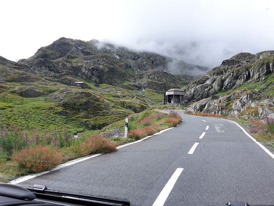 Ab geht's durch die schweizer Berge