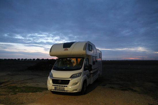 In Cabañas de Yepes übernachteten wir auf einem Schwimmbadparkplatz.