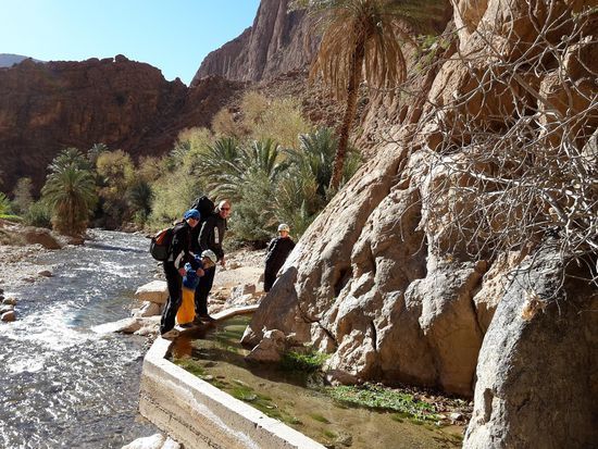An der Todraschlucht konnte man hervorragend klettern. Die Wege zu den Klettersektoren waren meist kurz, auch wenn man hier etwas balancieren musste.