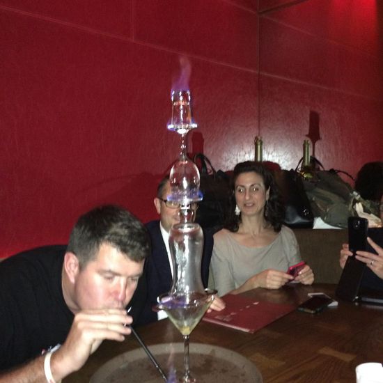 Mike (Kollege von Jo und Corine) durfte ebenfalls den Willkommensdrink in Hongkong geniesssen.