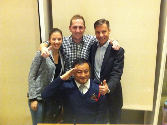 Nach dem Ausgang, am Empfang.