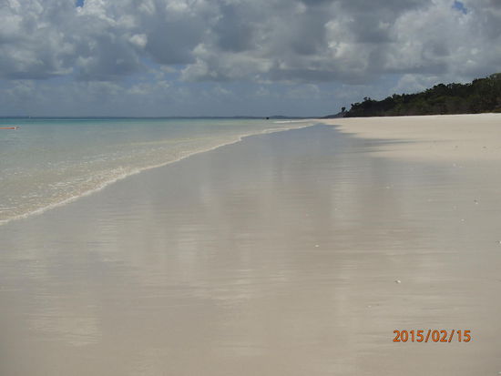 Strand mit kristallklarem Wasser am ersten Tag an der Westküste