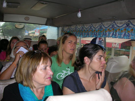 Immer wieder ein Erlebnis wie man ca. 25-30 Pers. + Gepäck einlädt (Bus etwas größer als ein VW-Bus)