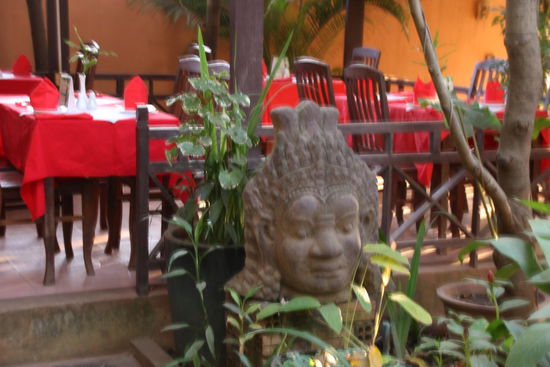 Hotel Golden Mango Inn; Frühstück und Abendessen im Freien bei ca 25-30 Grad