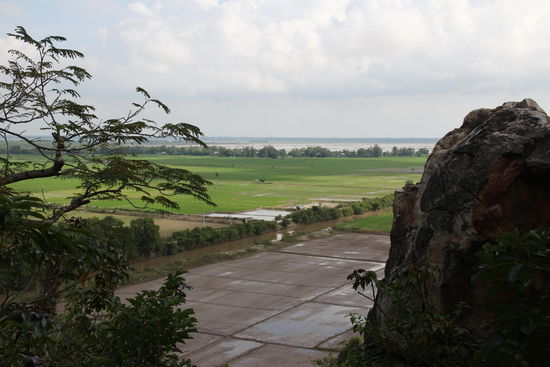 Ausblick vom Tempel Phnom Da Richtung Vietnam