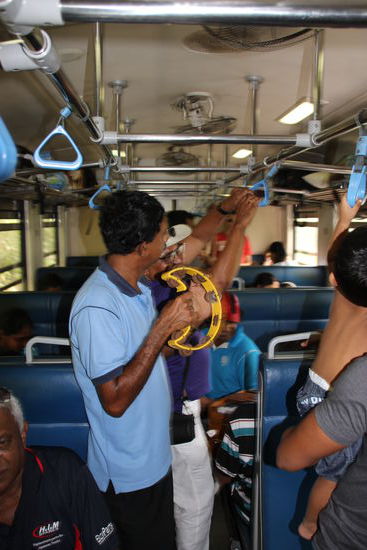 Unterhaltung mir Livemusik in der 3.Klasse. Einfach Irre!!!
Klimaanlage mit Ventilatoren an der Decke