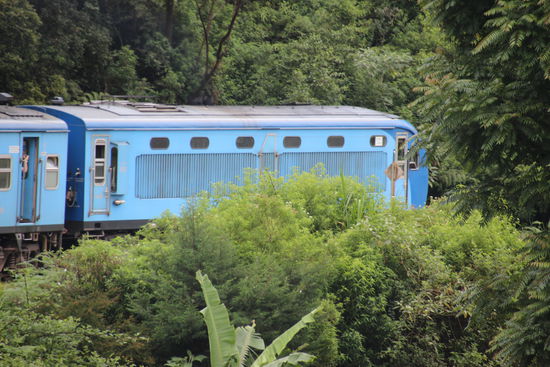 Unser Expresszug schlängelt sich durchs Hochland