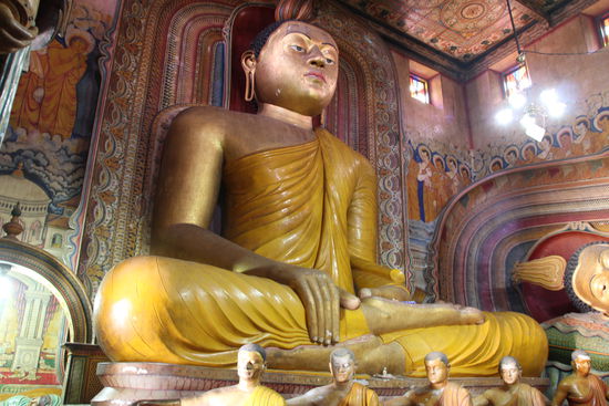 Sitzender Buddha im Tempel