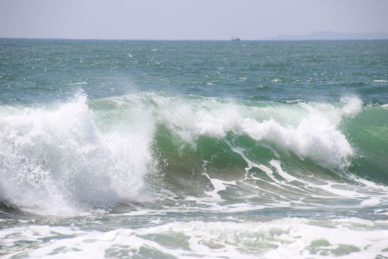 Da möchte man gleich reinspringen, doch das Meer ist etwas zu stürmisch