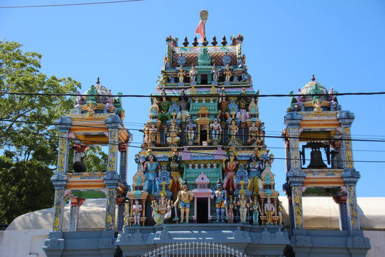 Auch Hindu-Tempel sind zu sehen.