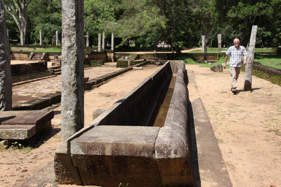 Reistrog zur Speisung der Mönche (ca. 20 Meter lang)