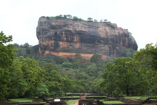 Sigiriya-Felsen rund 200m hoch