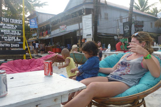 die kambodschanischen Kinder auf der Insel hielten einen ganz schön auf Trab 