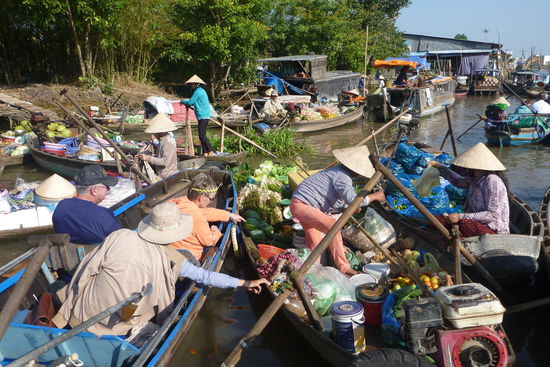 Floating Market Phong Dien