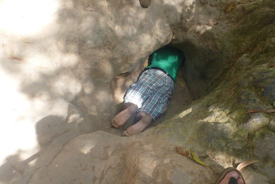 ich durfte mich an einem anderen Eingang versuchen, scheiterte aber nach wenigen Zentimeter aufgrund meiner breiten Schultern 