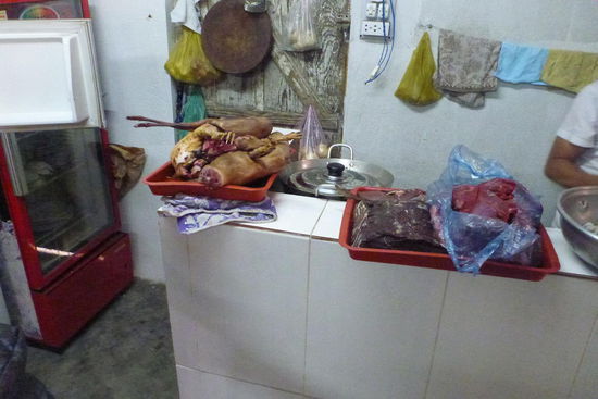 wenn im Restaurant nicht englisch gesprochen wird darf man sich sein Essen auch mal in der Küche heraussuchen 