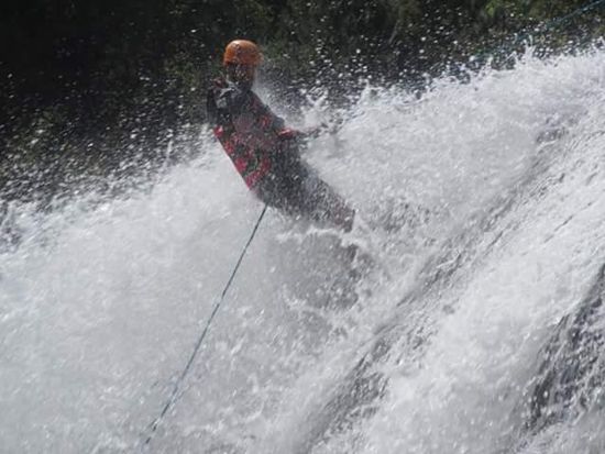 Abseilen im Wasserfall...