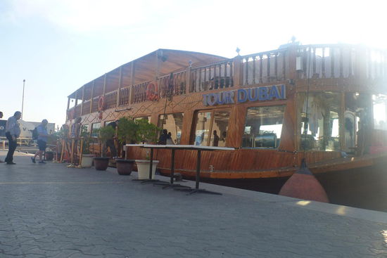 Creek-Rundfahrt auf einem Dhow