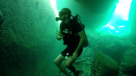 und natürlich tauchen...diesmal sogar in Höhlen