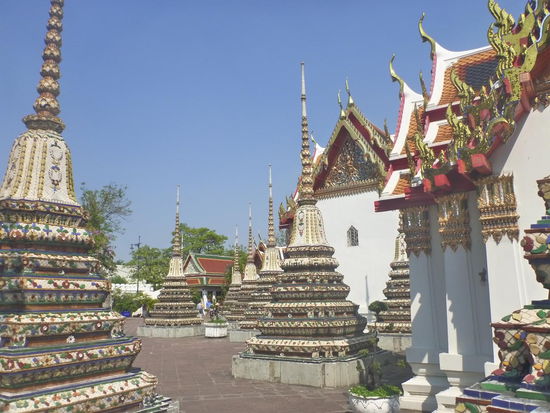 Wat Poh, Chedis