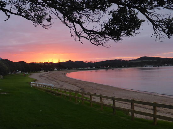 Sonnenuntergang in Paihia, wo wir uns auf dem Camping einquartiert hatten