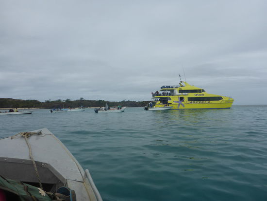so sieht es an einer größeren Haltestation aus, wenn mehrere Resorts ihre Gäste zum Flyer bringen, bzw. die neuen abholen