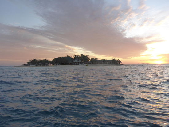 South Sea Island mit Sonnenuntergang