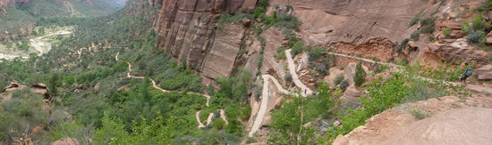 ...den steilen Zick-Zack-weg hoch...