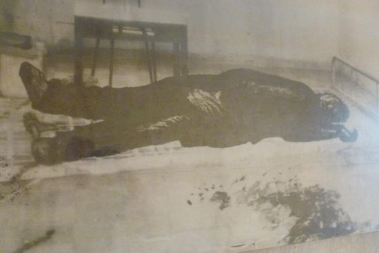 In vielen der ehemaligen Zellen sind Bilder der Gefolterten ausgestellt