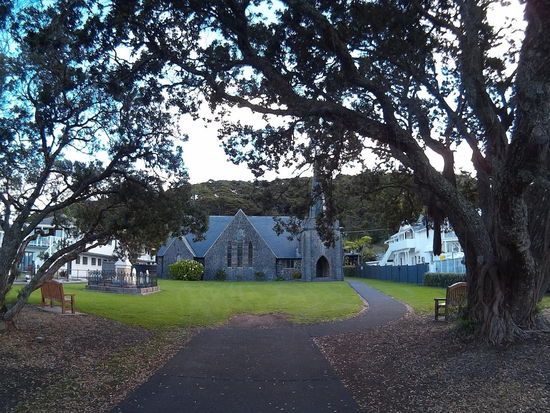 Am dem Weg zum einkaufen, sehe ich diese Kirche